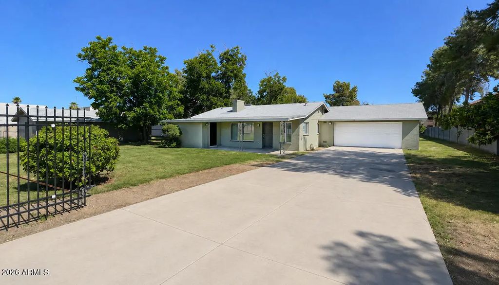 958 W Main Street, Mesa