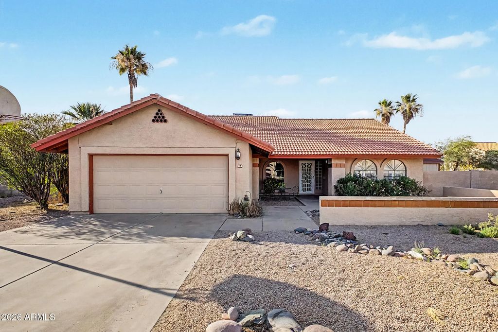 562 E Hackamore Street, Mesa
