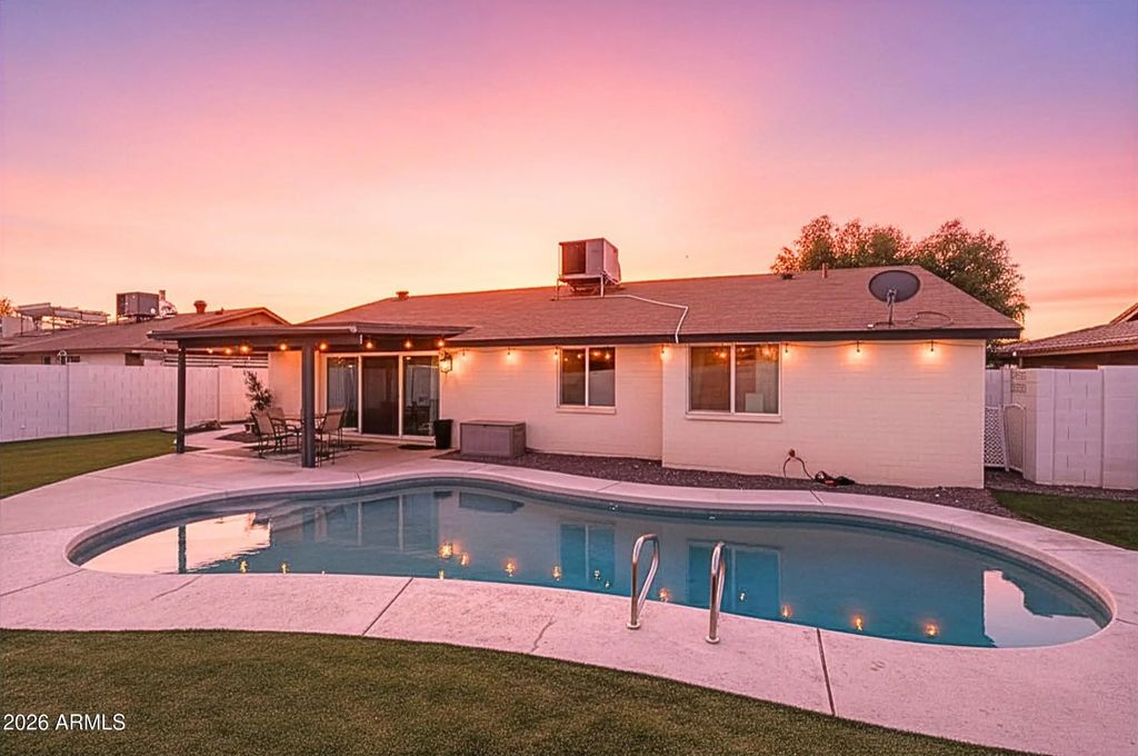5510 W Carol Avenue, Glendale