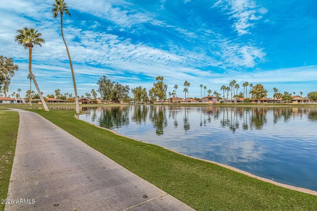 26241 S Lakemont Drive, Sun Lakes