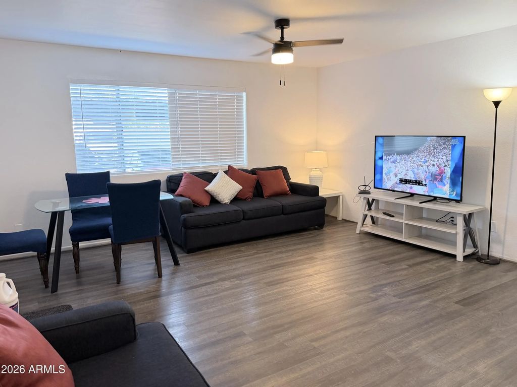 700 W University Drive (unit 122), Tempe