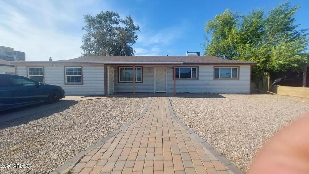 2448 W Freeway Lane, Phoenix
