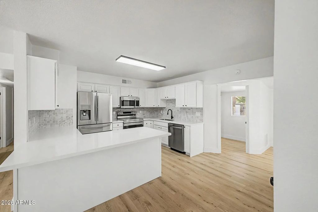 2702 E Grovers Avenue, Phoenix