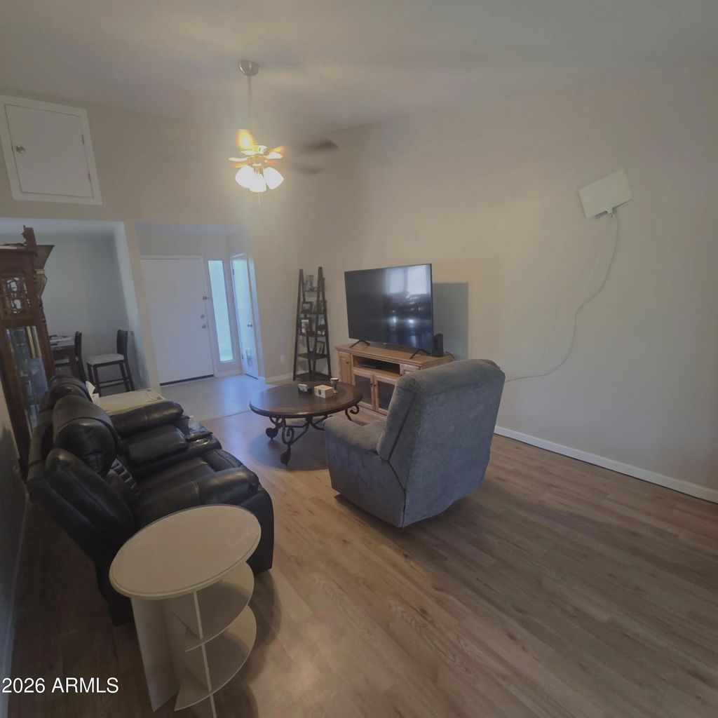 4733 W Continental Drive, Glendale