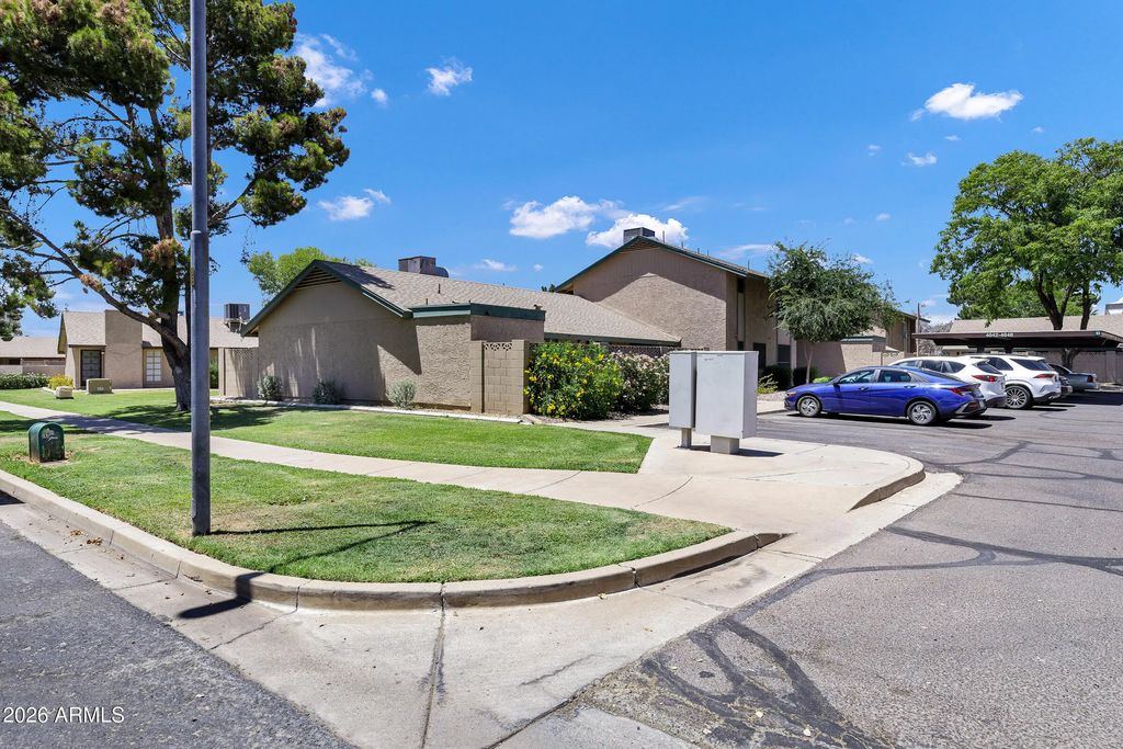 4648 W Continental Drive, Glendale