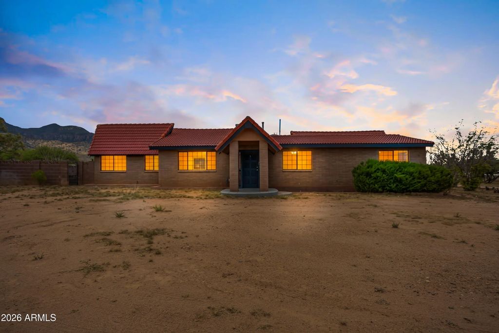 6730 S Calle De La Cereza Lane, Hereford