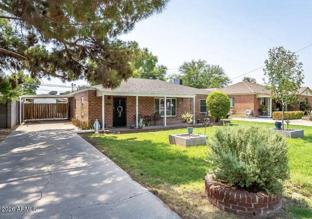 5913 W Gardenia Avenue, Glendale