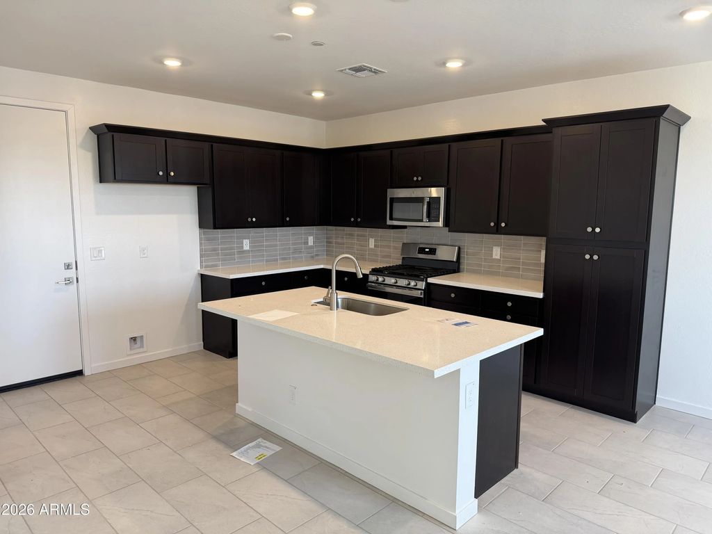 2265 S Falcon Drive, Gilbert