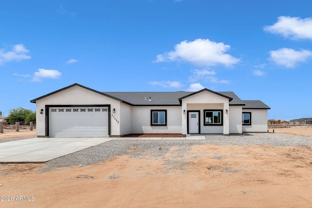 37682 W Illini Street, Tonopah