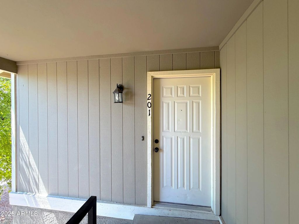 2013 N Hunt Circle (unit Apt 201), Mesa