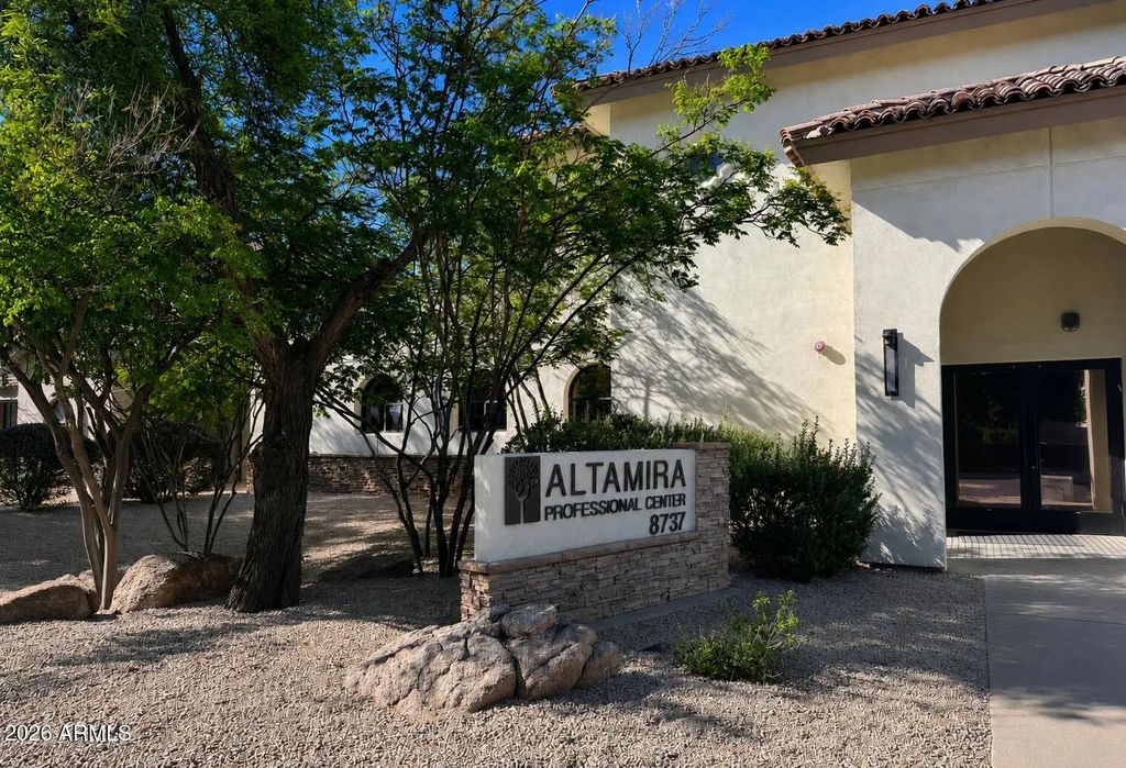 8737 E Via De Commercio, Scottsdale
