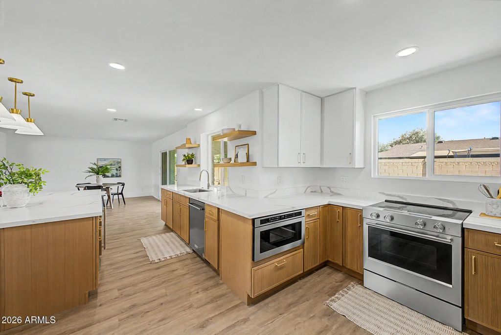 611 E Erie Drive, Tempe