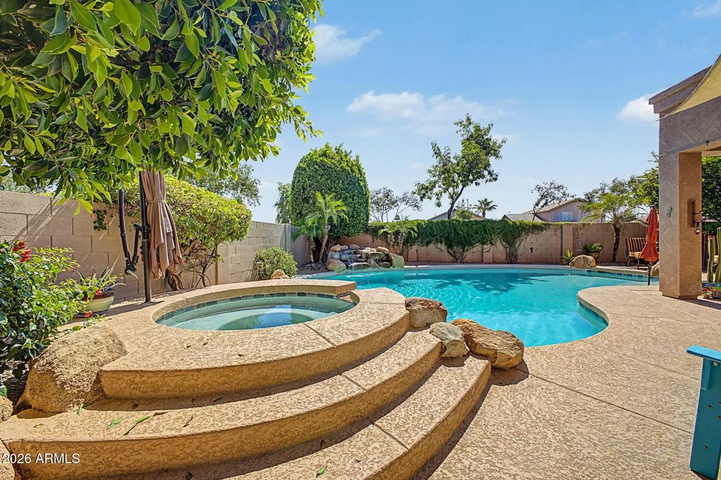 2209 S Sailors Way, Gilbert