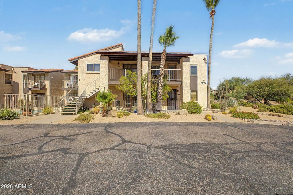 7502 E Carefree Drive (unit 201), Carefree