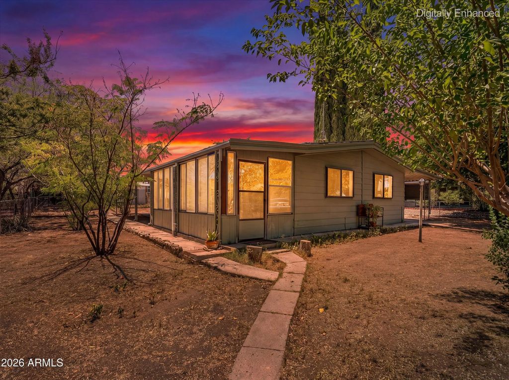 3165 W Robin Road, Benson
