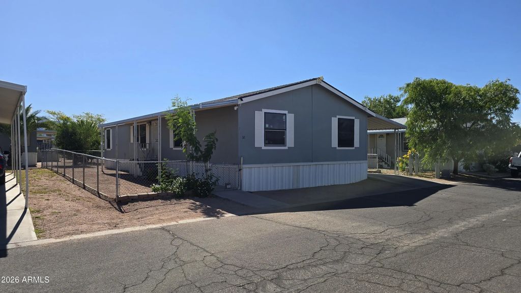 2200 N Delaware Drive (unit 32), Apache Junction