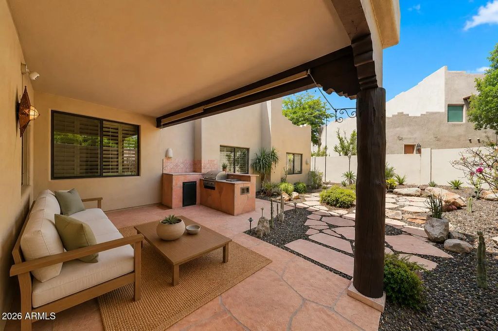 1732 E Gelding Drive, Phoenix