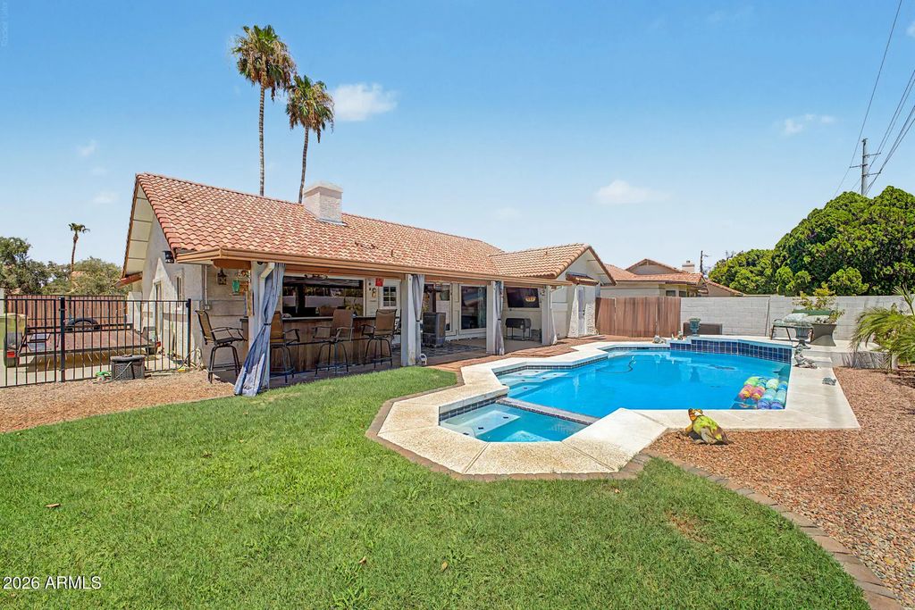 7519 W Mcrae Way, Glendale