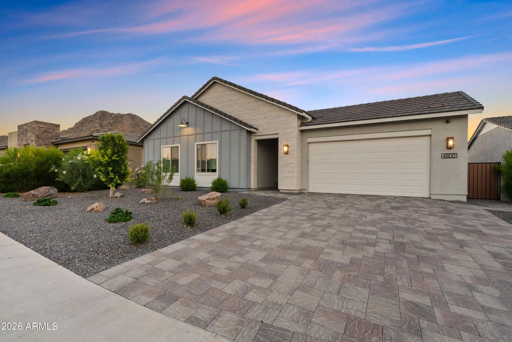 4800 W Flat Iron Court, Queen Creek