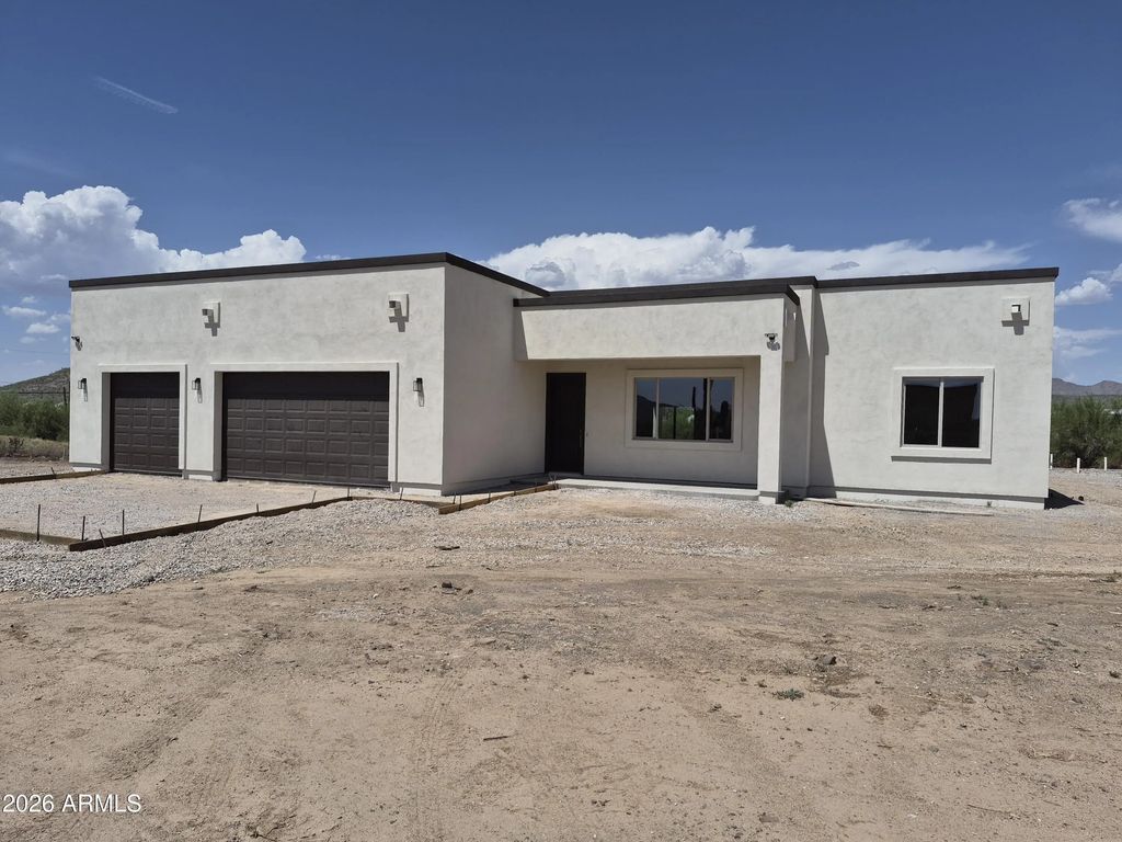 48111 N 7th Avenue, New River