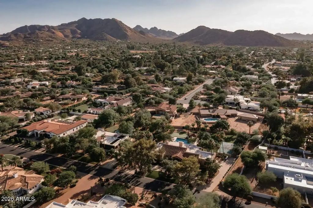 9414 N 53rd Place, Paradise Valley
