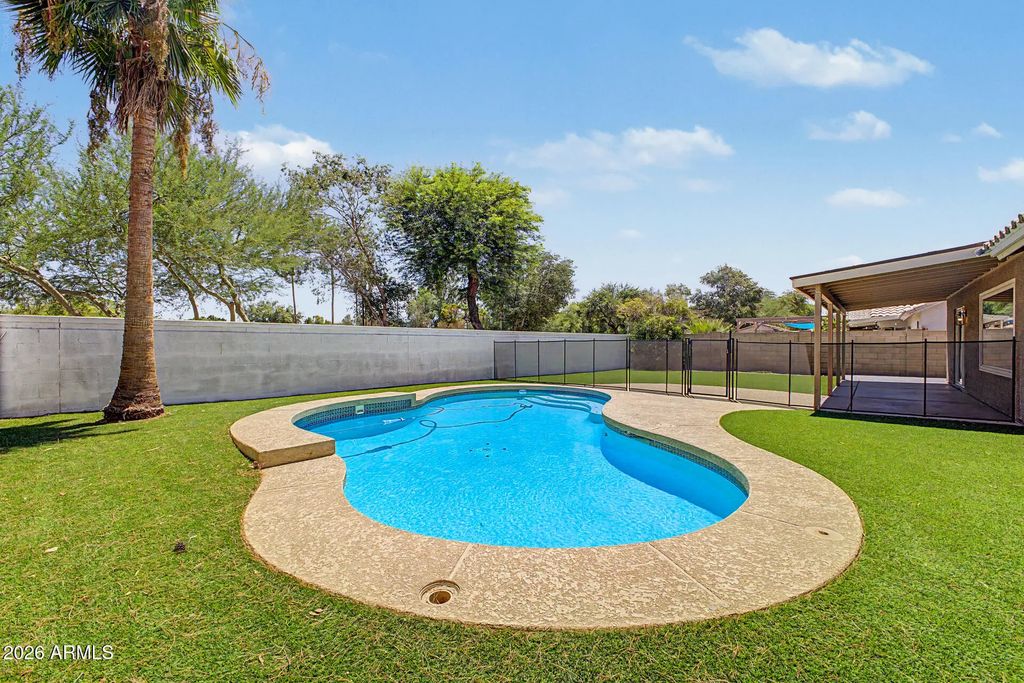 351 W Amoroso Drive, Gilbert