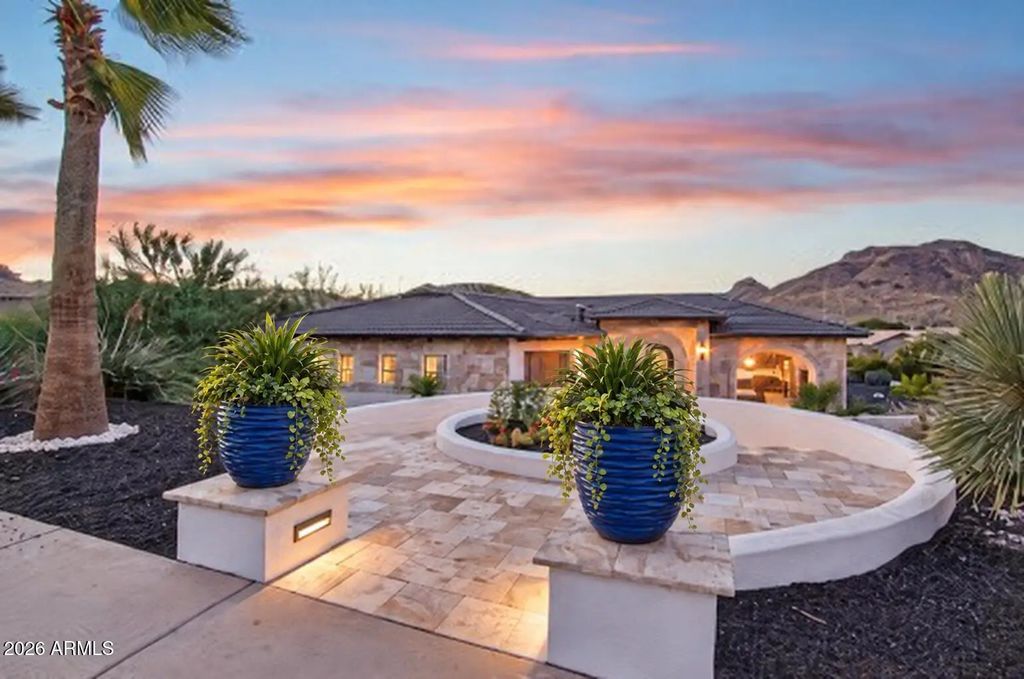 6132 W Alameda Road, Glendale