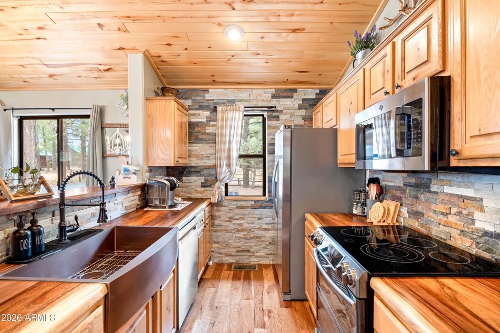 2722 High Pine Loop, Overgaard