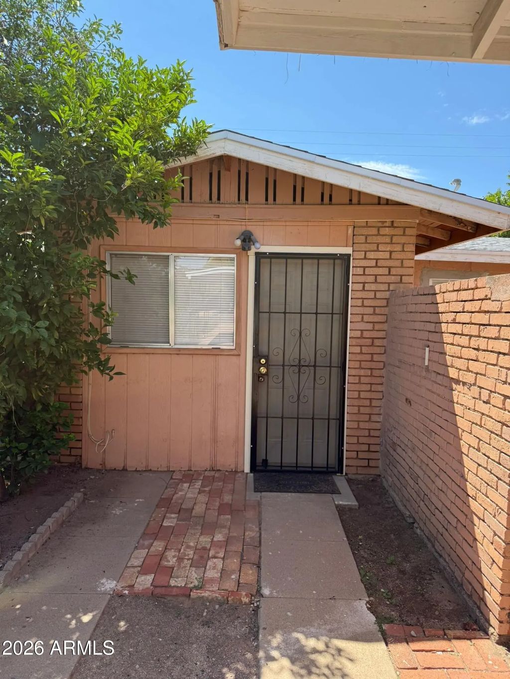 1249 E 10th Street, Douglas