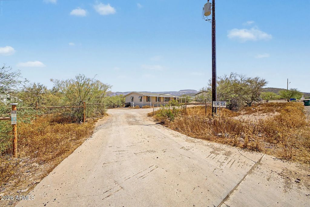 1628 E Circle Mountain Road, New River