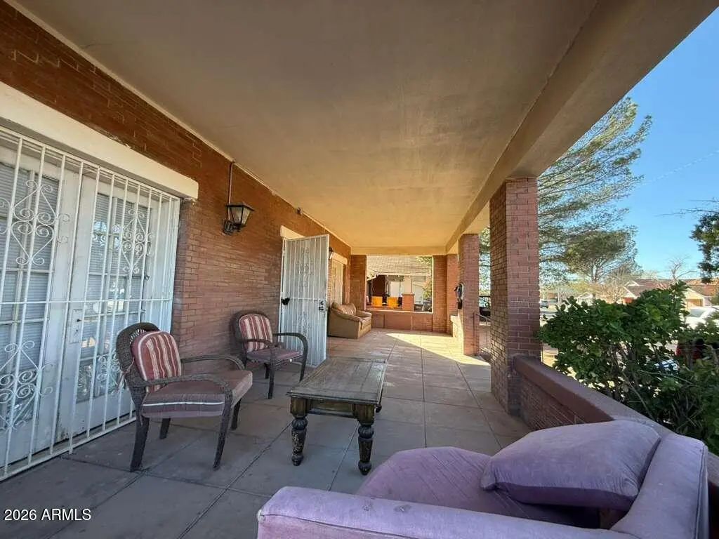 1165 E 10th Street (unit 5), Douglas
