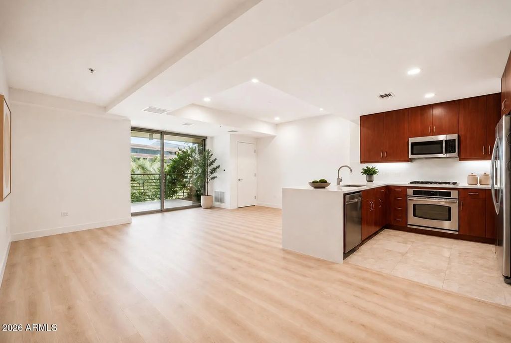 7141 E Rancho Vista Drive (unit 4004), Scottsdale