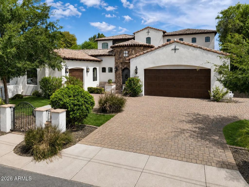 5807 E Orange Blossom Lane, Phoenix