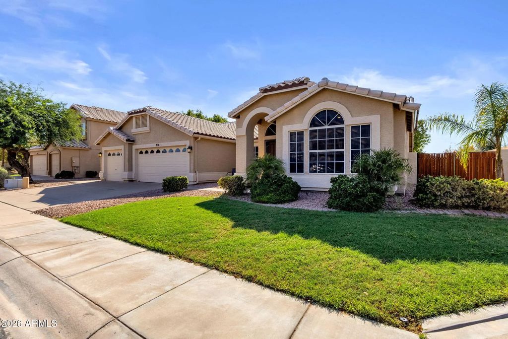 910 S Paradise Drive, Gilbert