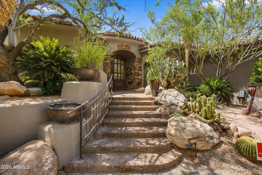 5921 E Cheney Drive, Paradise Valley