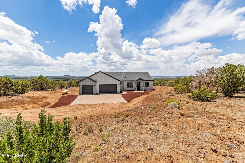 1945 Bellavista Loop, Williams