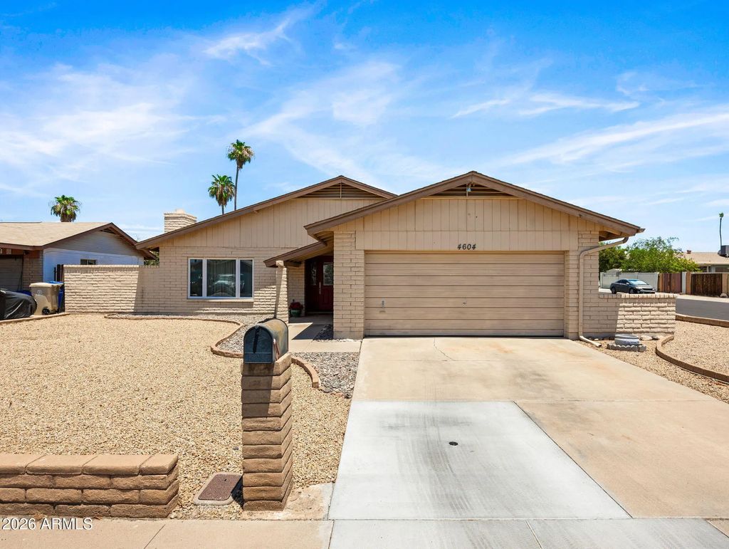 4604 W Gardenia Avenue, Glendale