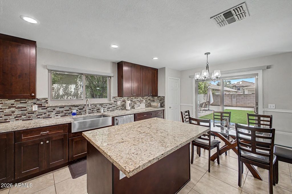3737 E Constitution Court, Gilbert