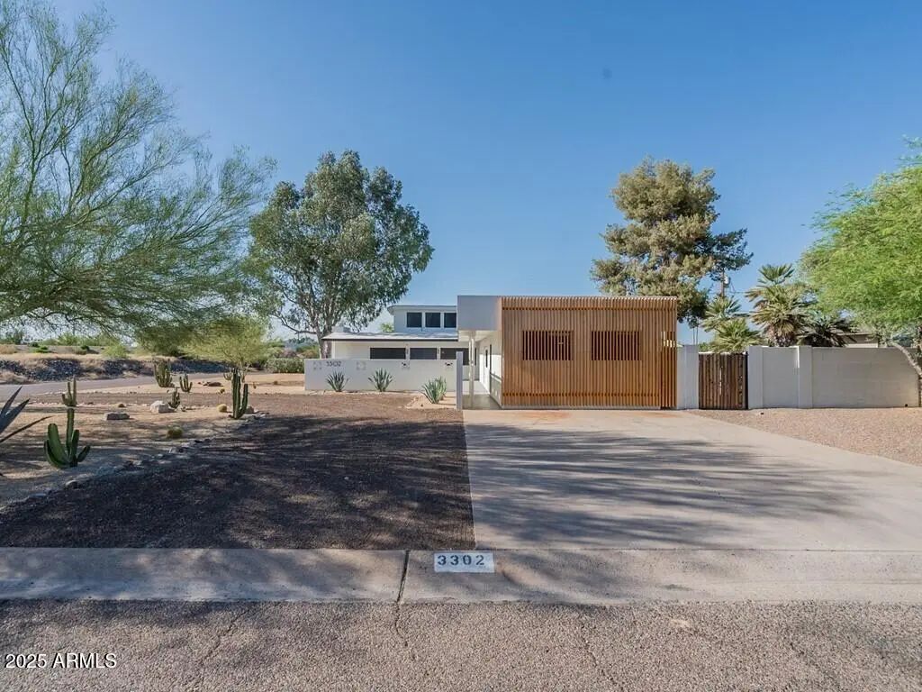 3302 E Turquoise Avenue, Phoenix