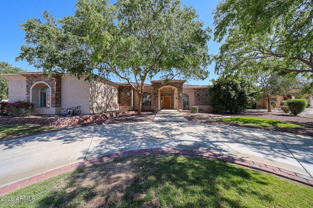 925 E Valencia Drive, Phoenix