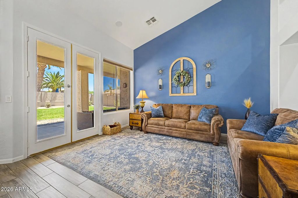 604 W Goldfinch Way, Chandler