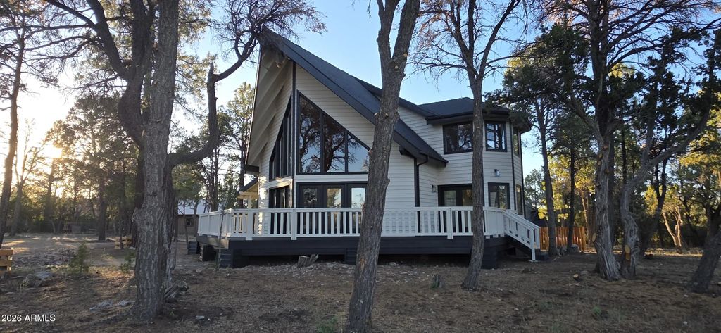 2870 Cedar Ridge, Overgaard