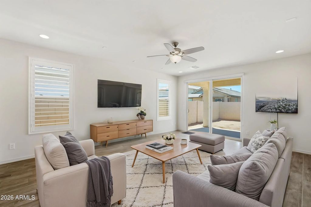9025 W San Miguel Avenue, Glendale