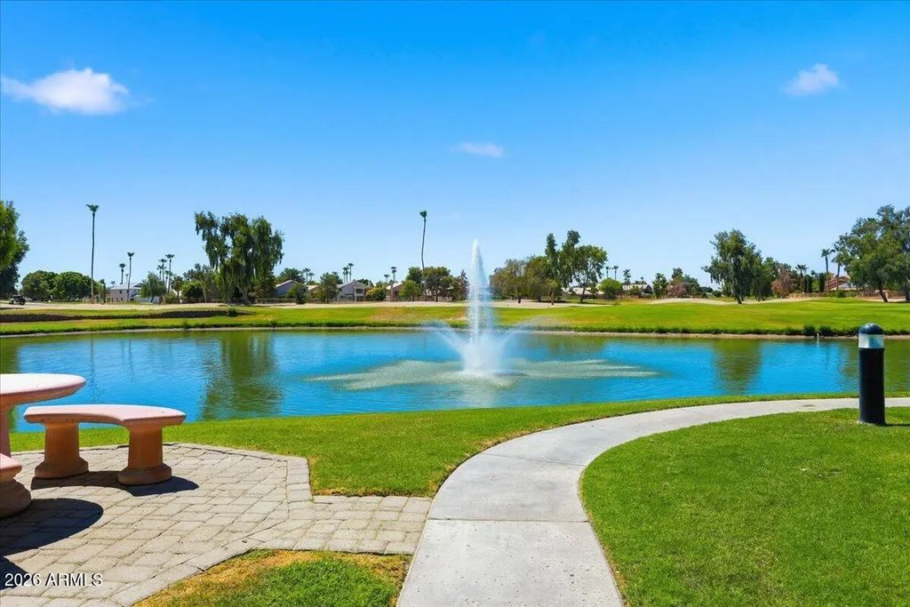 7401 W Arrowhead Clubhouse Drive (unit 2083), Glendale