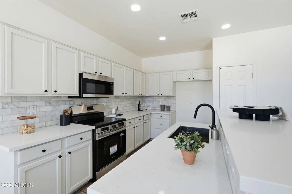 437 S 163rd Lane, Goodyear