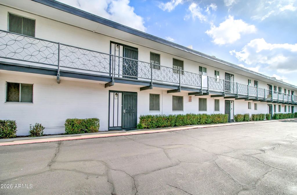 3242 E Camelback Road (unit 207), Phoenix