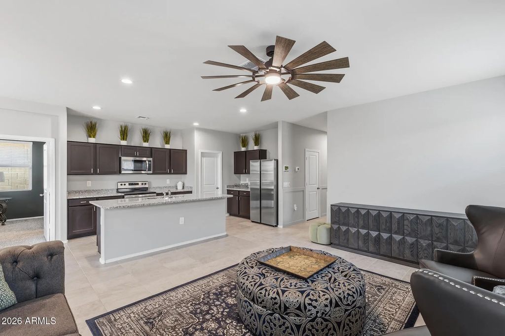 18633 W Desert Hollow Drive, Wittmann