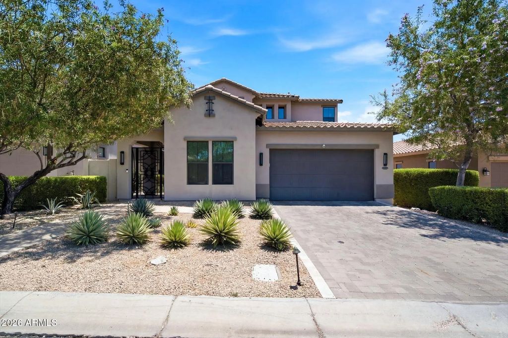 10019 E Hillside Drive E, Scottsdale