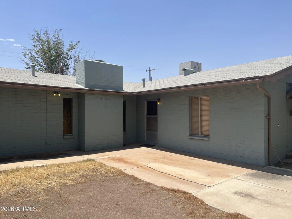 2109 E 7th Street, Douglas