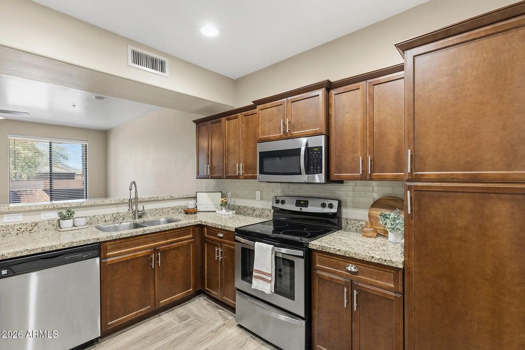 21655 N 36th Avenue (unit 106), Glendale